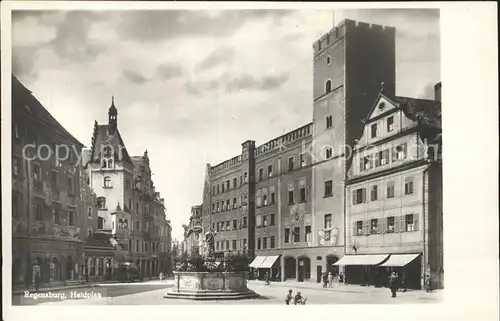 Regensburg Haidplatz mit Brunnen / Regensburg /Regensburg LKR