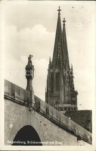 Regensburg Brueckenmandl mit Dom / Regensburg /Regensburg LKR