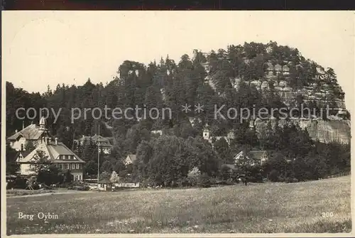 Oybin Teilansicht mit Kirche und Berg Oybin Kat. Kurort Oybin