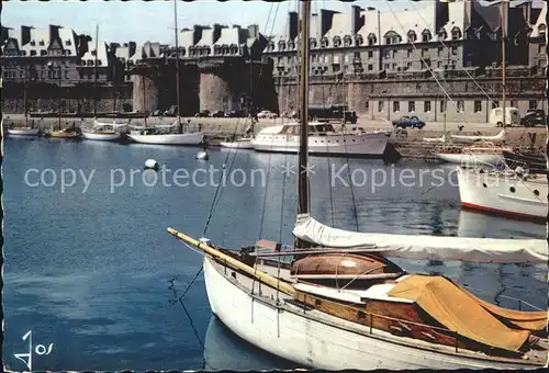 Saint Malo Ille et Vilaine Bretagne Bassin a flot Port Grande Porte des remparts Kat. Saint Malo