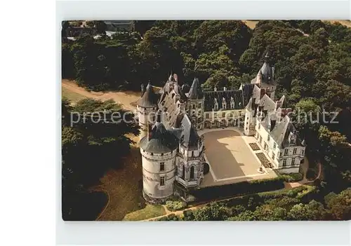 Chaumont sur Loire La cour interieure du Chateau et la Chapelle Vue aerienne Kat. Chaumont sur Loire