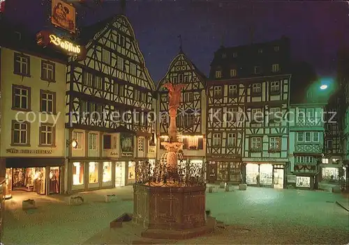 Bernkastel Kues Marktplatz bei Nacht mit St. Michaelsbrunnen Kat. Bernkastel Kues