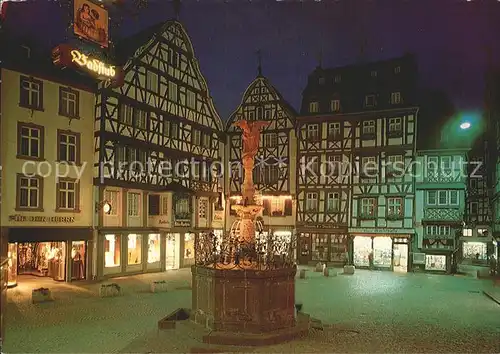 Bernkastel Kues Marktplatz bei Nacht St. Michaelsbrunnen Kat. Bernkastel Kues