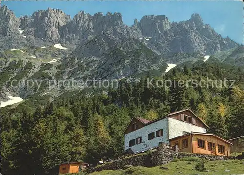 Gaudeamushuette mit Wilder Kaiser und Toerlspitzen Kat. Wildermieming