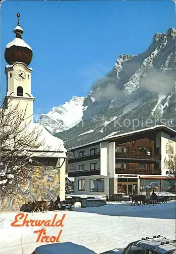 Ehrwald Tirol Kirchenpartie mit Zugspitze / Ehrwald /