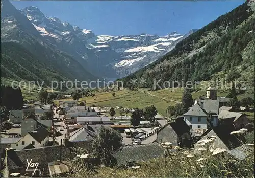 Gavarnie Hautes Pyrenees Vue generale au fond le Cirque Kat. Gavarnie