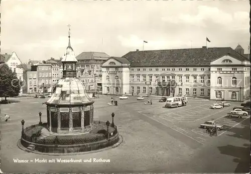 Wismar Mecklenburg Markt mit Wasserkunst und Rathaus