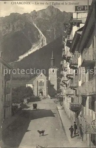 Chamonix La rue de l`Eglise et le Brevent Kat. Chamonix Mont Blanc