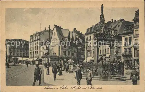 Mainz Rhein Markt mit Brunnen