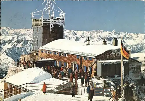 Zugspitze Muenchner Haus gegen oesterreichische und Bayrische Alpen Kat. Garmisch Partenkirchen