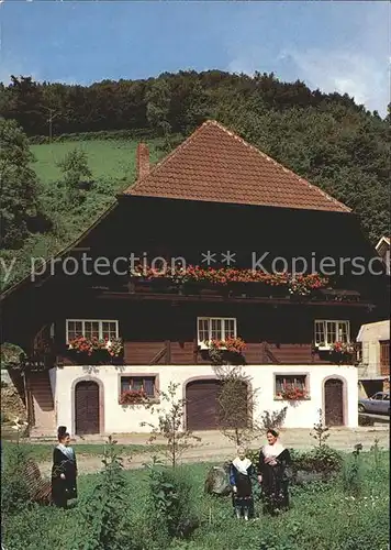 Nordrach Schwarzwaldhaus mit Trachten Kat. Nordrach