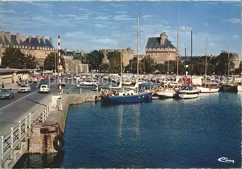 Saint Malo Ille et Vilaine Bretagne Le port de plaisance et le chateau Kat. Saint Malo