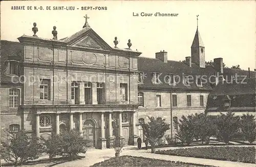 Saint Lieux Lafenasse La Cour d`honneur Kat. Saint Lieux Lafenasse