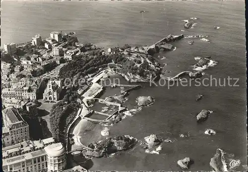 Biarritz Pyrenees Atlantiques Casino Bellevue Port des Pecheurs Rocher de la Vierge vue aerienne Kat. Biarritz