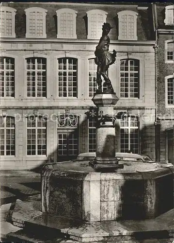 Aachen Huehnerdieb Brunnen mit Couven Museum Kat. Aachen