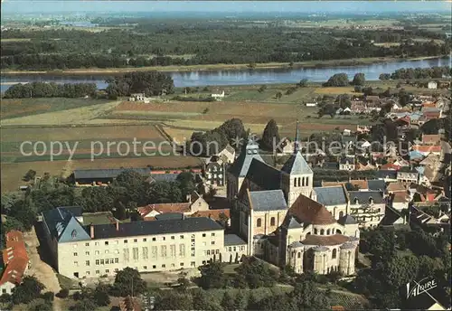 Saint Benoit sur Loire Vue aerienne de la basilique et panorama vers la Loire Kat. Saint Benoit sur Loire