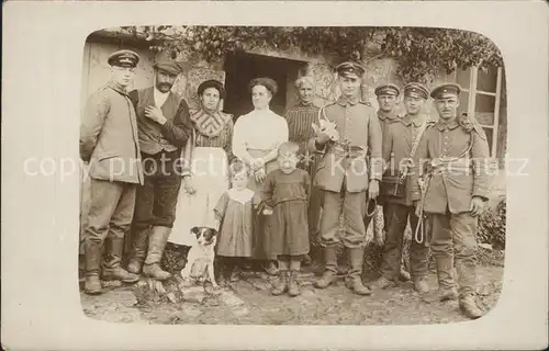 Charnois Soldaten bei Bauernfamilie / Charnois /Arrond. de Charleville-Mezieres