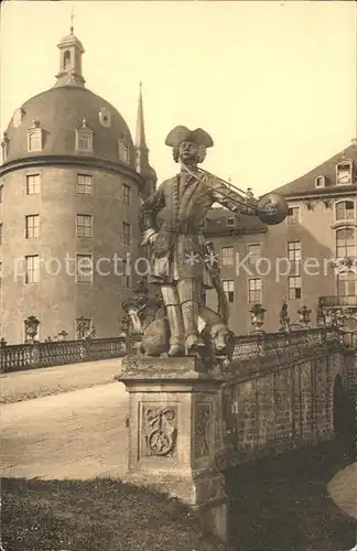 Moritzburg Sachsen Trompeter am Aufgang zum Koeniglichen Jagdschloss Kat. Moritzburg Dresden