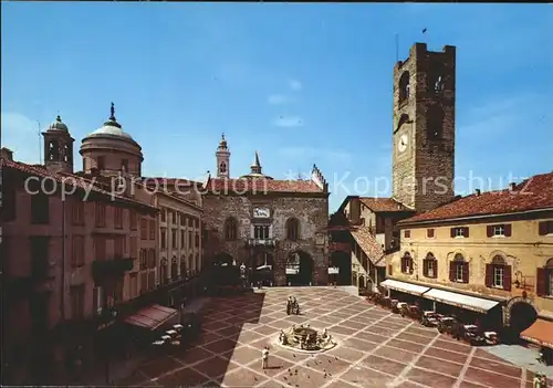 Bergamo Settecentesco La fontana con l altigua Piazza del Duomo Kat. Bergamo
