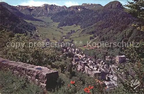 Mont Dore Puy de Dome Vue sur le Mont Dore au fond le Capucin et la Chaine du Sancy Kat. Mont Dore