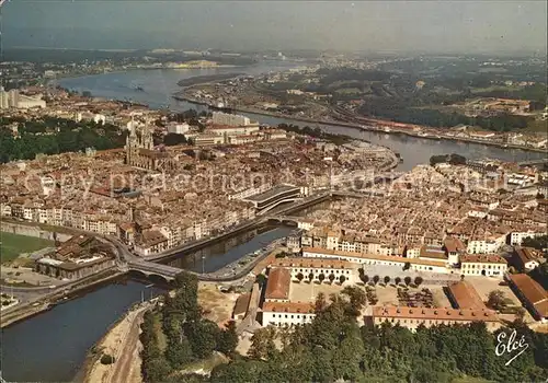 Bayonne Pyrenees Atlantiques la Nive Caserne Marche Parking Cathedrale Theatre Adour vue aerienne Kat. Bayonne