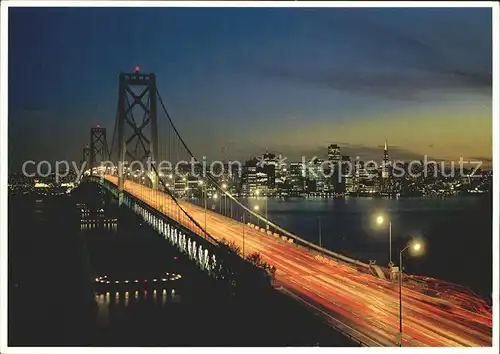 San Francisco California Skyline and Oakland Bay Bridge at dusk Kat. San Francisco