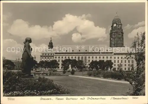 Dresden Neues Rathaus mit Denkmal der Truemmerfrau Kat. Dresden Elbe