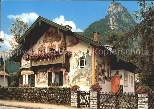 Oberammergau Rotkaeppchen Haus Fassadenmalerei Maerchen Passionsspieldorf Kofel Ammergauer Alpen Kat. Oberammergau