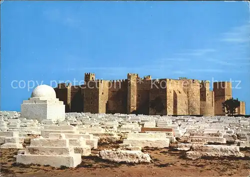 Monastir Tunesie Der Ribat mit Friedhof am Meer