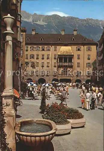 Innsbruck Olympiastadt Fussgaengerzone Altstadt Stadtbrunnen goldenes Dachl Kat. Innsbruck