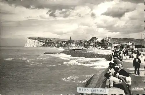 Mers-les-Bains Mers Somme Plage Digue Vers Falaises d'Amont x / Mers-les-Bains /Arrond. d Abbeville