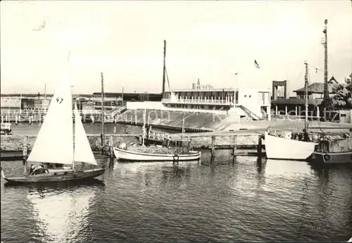 Warnemuende Ostseebad Segelhafen und Klubhaus Kat. Rostock