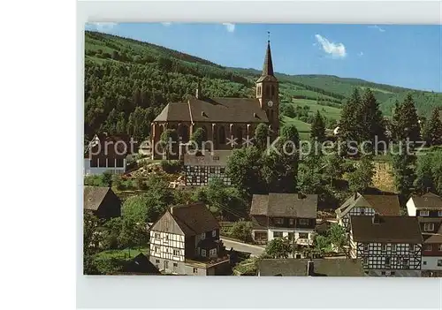 Zueschen Sauerland Teilansicht mit Kirche Kat. Winterberg