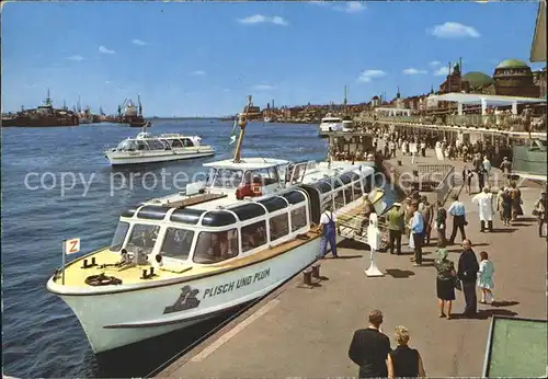 Hamburg Sankt Pauli Landungsbruecken mit Personenschiff Plischund Plum Kat. Hamburg