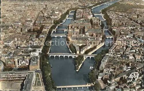 Paris Ile de la Cite Cathedrale Notre Dame Palais du Louvre Pont Eglise Tour Saint Jacques Hotel de Ville vue aerienne Kat. Paris