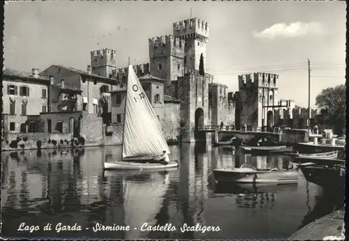 Sirmione Sirmione Castello Scaligero Boot x / Italien /Italien