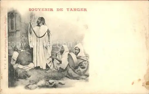 Tanger Tangier Tangiers Schlangenbeschwoerer Tamburin Floete  / Marokko /