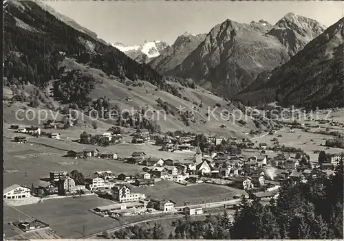 Klosters GR mit Silvrettagruppe / Klosters /Bz. Praettigau-Davos