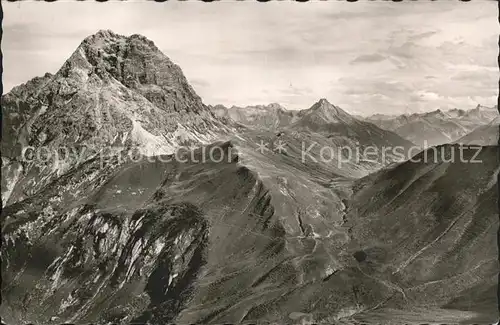 Kleinwalsertal Panorama mit Widderstein Hochalppass Biberkopf Lechtaler Wetterspitze Allgaeuer Alpen Kat. Oesterreich
