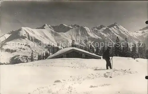 Stubaier Alpen Berghuette Skitour Gebirgspanorama