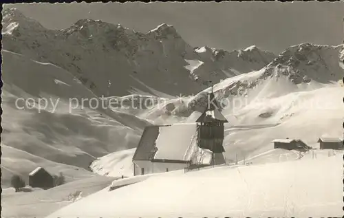 Stubaier Alpen Bergdorf Kirche Wintersportplatz