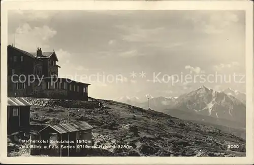 Patscherkofel Haus Schutzhaus mit Blick auf Serles und Habicht Stubaier Alpen