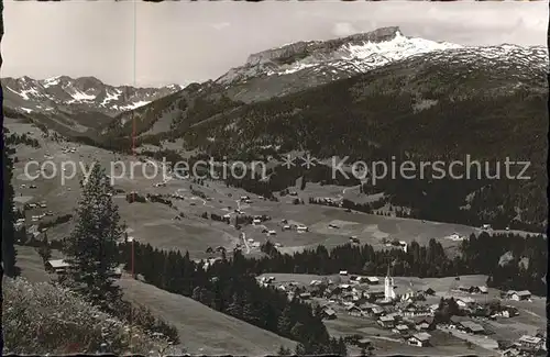 Riezlern Kleinwalsertal Vorarlberg mit Schwarzwassertal Gruenhorn und Steinmandl Kat. Mittelberg