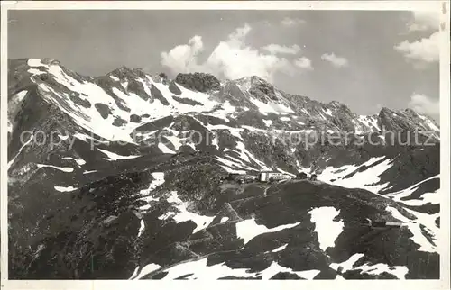 Nebelhornbahn Bergstation mit Edmund Probst Haus