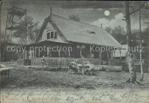 Cerchova Blockhaus und Maenner bei Mond Kat. Tschechische Republik