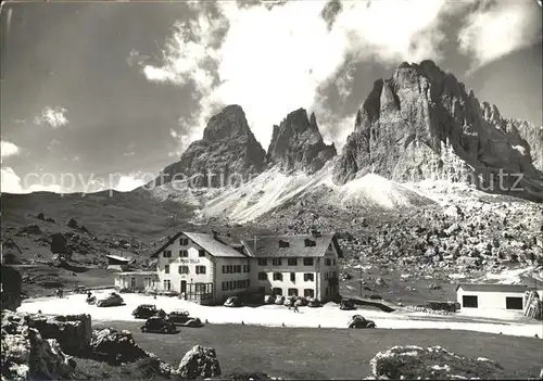 Passo Sella Berghaus Autos Kat. Italien