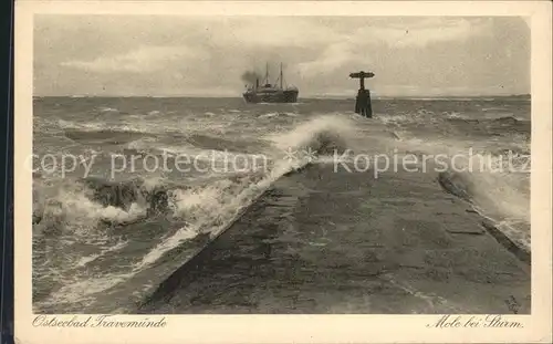 Travemuende Ostseebad Mole bei Sturm / Luebeck /Luebeck Stadtkreis