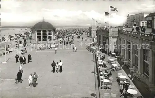 Borkum Nordseebad Promenade mit Musikpavillon und Wandelhalle / Borkum /Leer LKR