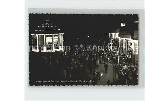 Borkum Nordseebad Musikhalle mit Musikpavillon bei Nacht
