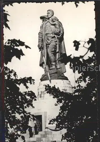 Treptow Berlin Sowjetisches Ehrenmal Denkmal Statue / Berlin /Berlin Stadtkreis